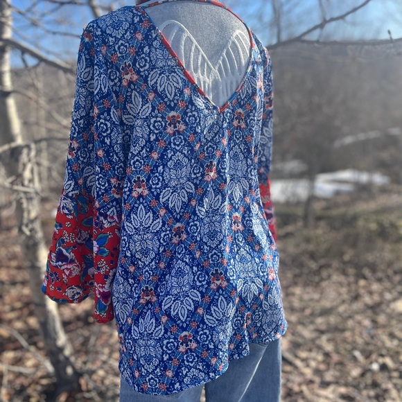 FIG AND FLOWER BOHO BLOUSE SIZE LG blue and red stylish top - Picture 15 of 16